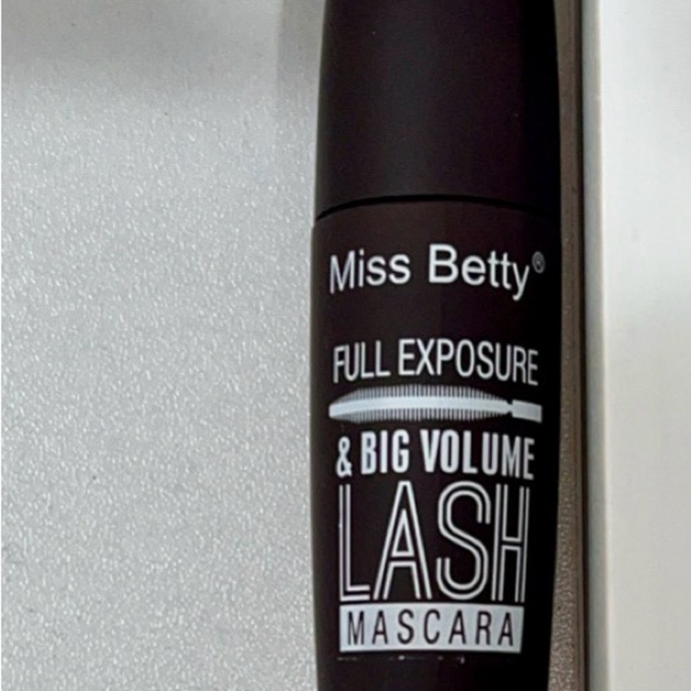 Full Exposure Black Mascara for Big Volume Lashes